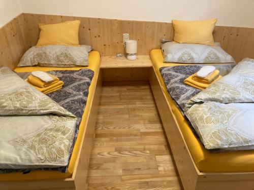 Cama o camas de una habitación en Ferienwohnung bon WAB