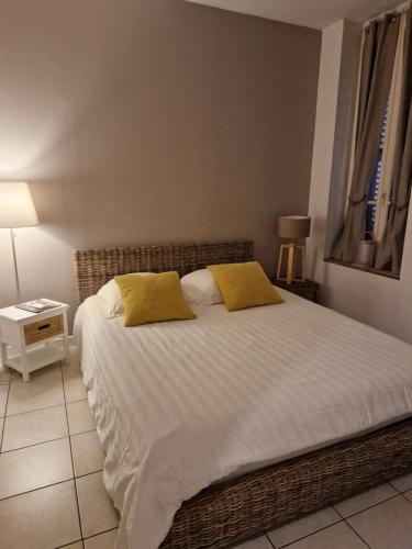 Posteľ alebo postele v izbe v ubytovaní 2 pièces dans le centre avec petite terrasse 3***