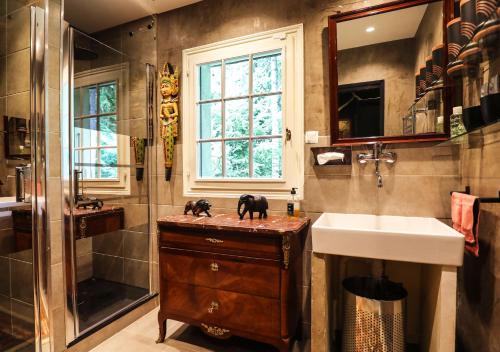 A bathroom at The Iflissen Pavilion - Luxury Villa