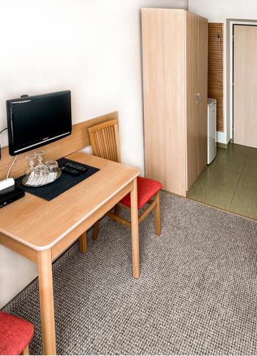 a room with a wooden desk with a computer on it at JP ubytování Loštice in Loštice