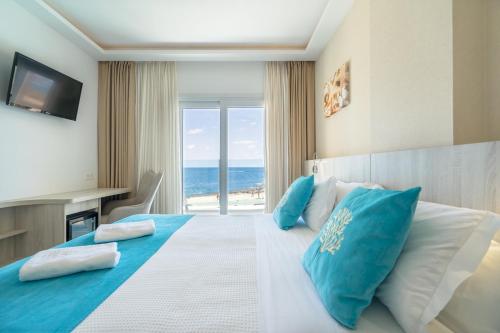 a bedroom with a bed with a view of the ocean at Hotel Sol de Jávea in Jávea