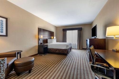 Ένα ή περισσότερα κρεβάτια σε δωμάτιο στο Best Western Plus North Odessa Inn & Suites