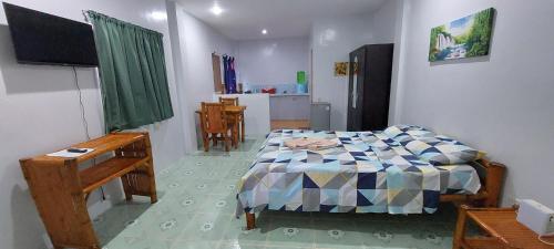 Postel nebo postele na pokoji v ubytování Genna's Tourist Inn Santa Fe