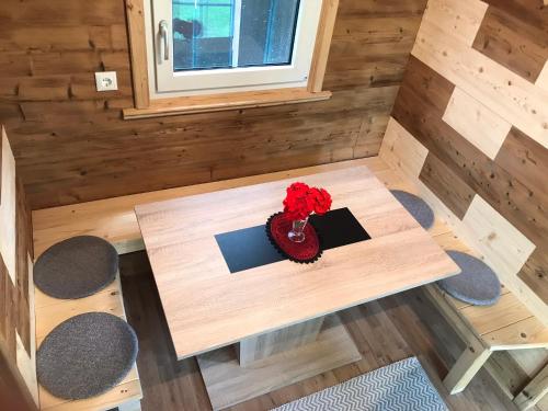 an overhead view of a table in a tiny house at Seehaus Familie Leifer in St. Wolfgang
