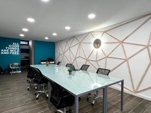 a conference room with a long table and chairs at Espot Cowork & Apartments - L'Amfitriona in Espot