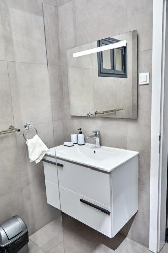 Ένα μπάνιο στο Waypoint Suites