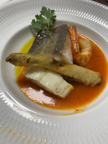 ホテルの敷地内または近くでの食事または食べ物