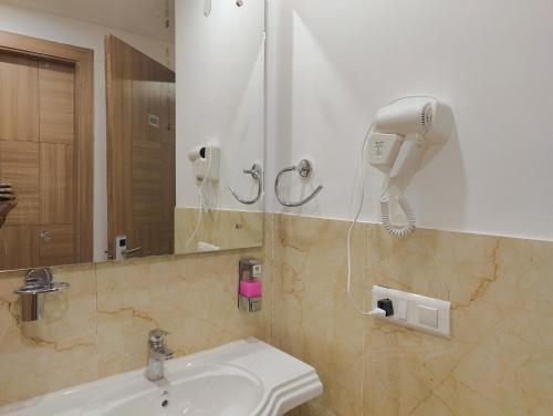 Koupelna v ubytování Hotel Decent Suites - Delhi Airport
