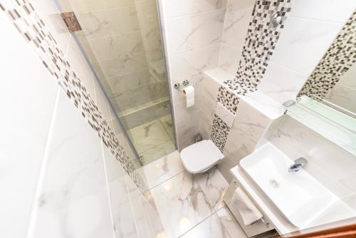 Koupelna v ubytování Apartments Brezovka