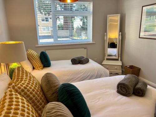 Tempat tidur dalam kamar di Chic little haven - contemporary flat in Hoddesdon