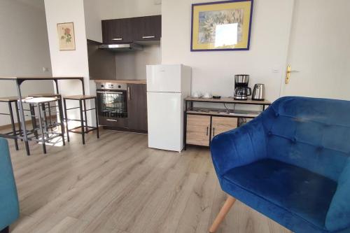 Appartement très lumineux avec belle vue dégagéeにあるキッチンまたは簡易キッチン