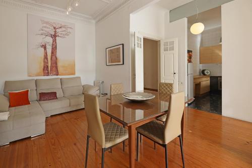 Foto FLH Porto Classic Apartment with Terrace & Parking 1