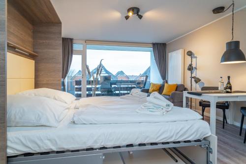 a bed in a room with a large window at Bismarck-Koje in Westerland