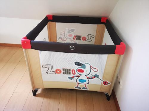 a crib with a hello kitty bed in a room at Appartement Chaleureux in Albert