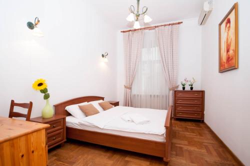 Кровать или кровати в номере Central Apartments Palats Sportu Area