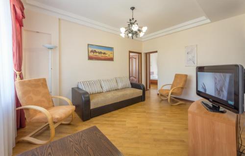 Телевизор и/или развлекательный центр в Central Apartments Palats Sportu Area