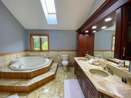 a bathroom with a tub and two sinks and a toilet at CR1 Top Rated Ski-In Ski-Out Townhome Great views fireplaces fast wifi AC - Short walk to slopes in Carroll