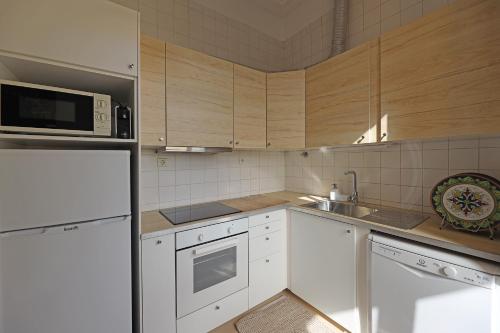 FLH Porto Classic Apartment with Parking