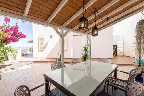 Balkón alebo terasa v ubytovaní ENCHANTING HOUSE SOUTH TENERIFE, Sea View