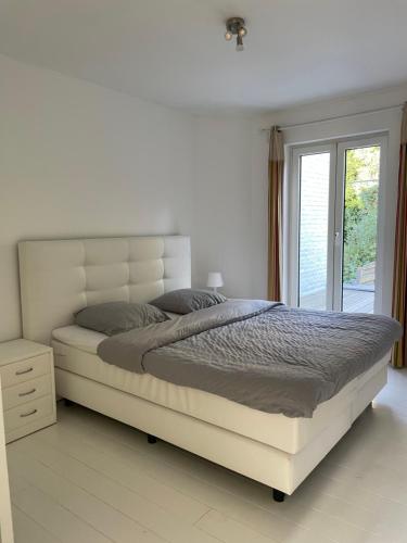 Llit o llits en una habitació de GRANDE MAISON COZY, SUD, 15 MIN SPA FRANCORCHAMPS