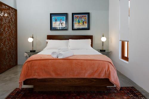 a bedroom with a bed with two towels on it at Rus In De Rust in De Rust