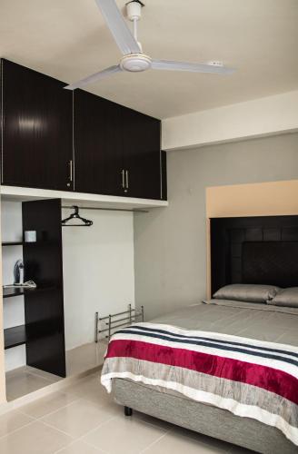 a bedroom with a bed and a ceiling fan at Departamento Orellana 1 in Chetumal