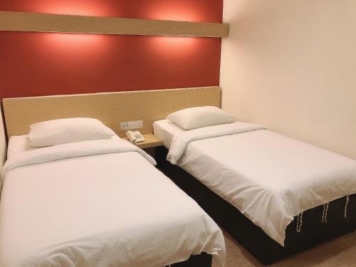 Postel nebo postele na pokoji v ubytování Tras Mutiara Hotel Bentong