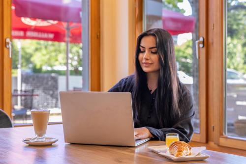 Clientes alojados en Ibis Sion