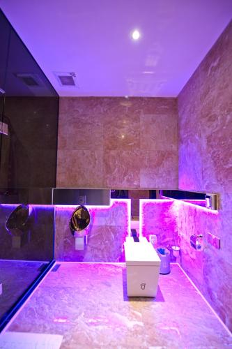 Ένα μπάνιο στο The Royal Pinnacle Hotel