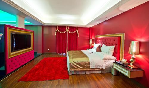 Ένα ή περισσότερα κρεβάτια σε δωμάτιο στο The Royal Pinnacle Hotel