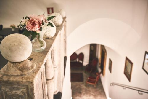 a hallway with a vase of flowers on a wall at Affittacamere San Teodoro in Albenga