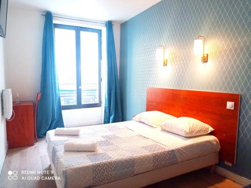 Posteľ alebo postele v izbe v ubytovaní Hôtel Central Bastille