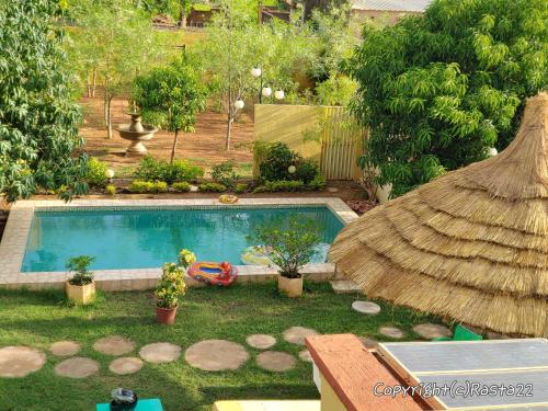 Gallery image of Résidence des hibiscus-roses: jardin, piscine... in Ouagadougou