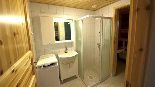 Koupelna v ubytování Far And Away Cabin