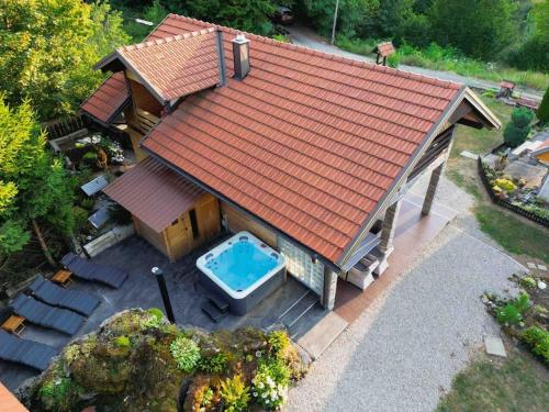 Bazén v ubytování Holiday Home Cindric Gaj nebo v jeho okolí