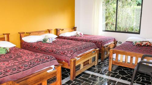 Katil atau katil-katil dalam bilik di Hermosa casa de campo con piscina en Pereira