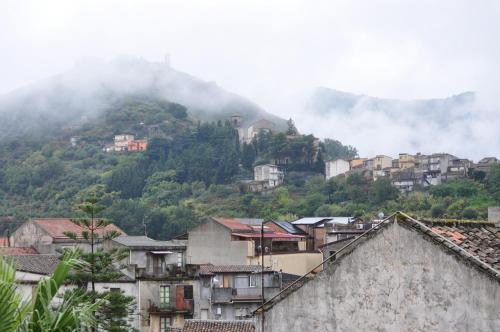 a group of houses on top of a mountain at Casa Catena in Francavilla di Sicilia