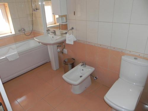 Un baño de Hotel Mirni Kutak