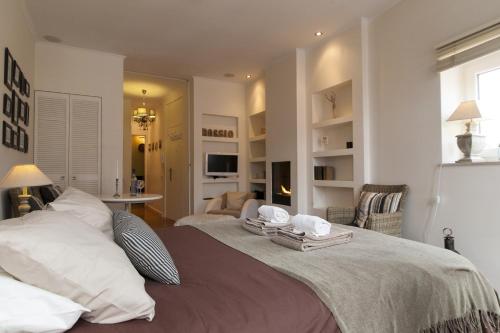Gallery image of Chic 1-bed flat with balcony, view and workspace, 5mins to Santa Justa Lift in Lisbon