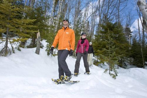 a man and a woman standing in the snow at Initial / Mano / MSA in Saint-Férréol-les-Neiges
