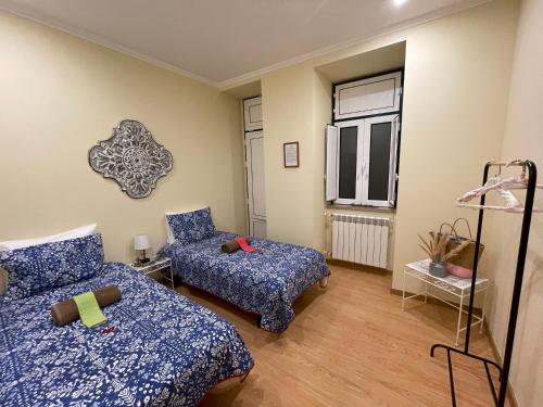 Tempat tidur dalam kamar di Alojamento Porta10