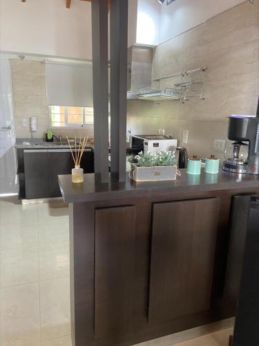 a kitchen with a counter top in a kitchen at Depto en Monte Grande a 15 minutos del Aeropuerto 2 Zona Residencial in Monte Grande