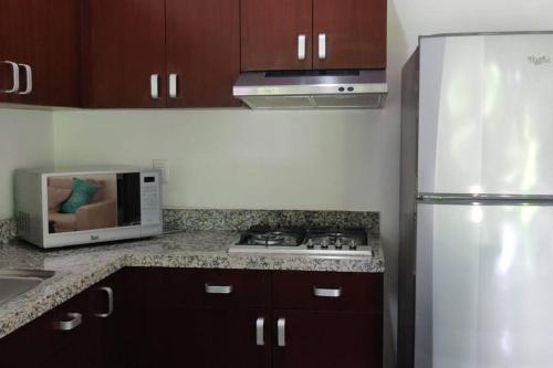 Η κουζίνα ή μικρή κουζίνα στο BahiaPrincipe Tulum Country Club Condo w/whirlpool