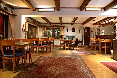 a dining room with wooden tables and chairs at ITM Hotel Motel21 Hamburg-Mitte in Hamburg