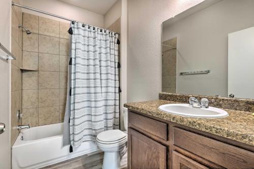 Un baño de Buda Home with Smart TV about 19 Mi to Downtown Austin