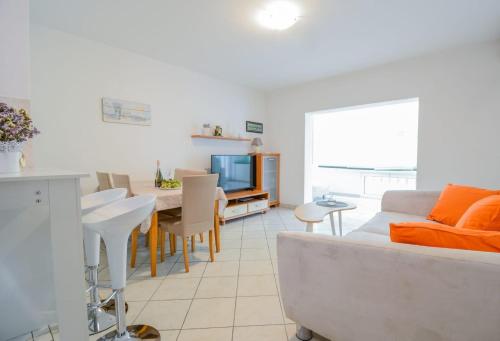 Apartments with parking space Zadar - 15945