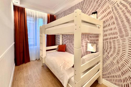 OPERA PROMENADE 4 Renovated 3 Bedrooms Balcony Sea View AC