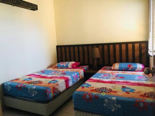 Katil atau katil-katil dalam bilik di Gold Coast Morib Seaview 2 rooms Aircond Apartment