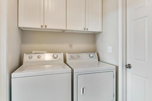 two washers and a dishwasher in a small kitchen at Reef Point Retreat in La Conner