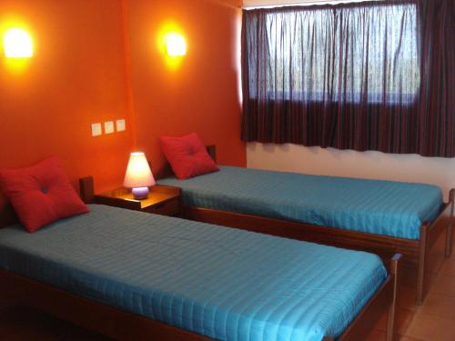 A bed or beds in a room at HI Almograve – Pousada de Juventude
